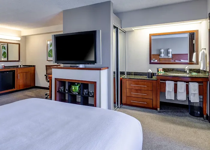 Hyatt Place Phoenix Airport 3*