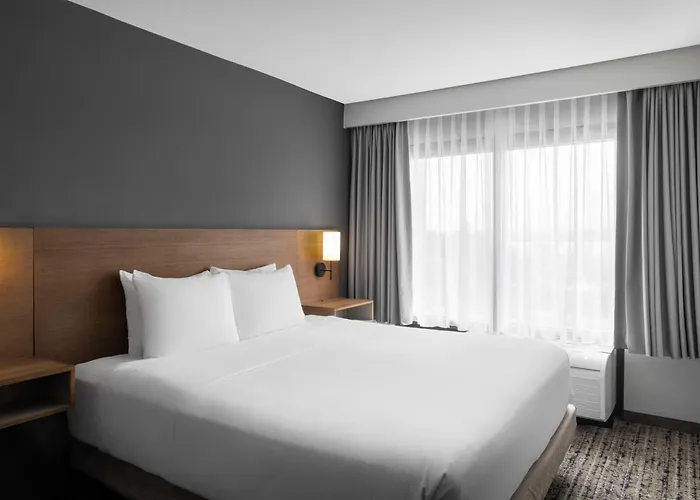 Hyatt Place Phoenix Airport 3*